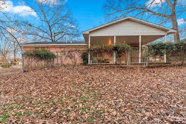 411 Redbud Ln, Mt Pleasant, TX 75455