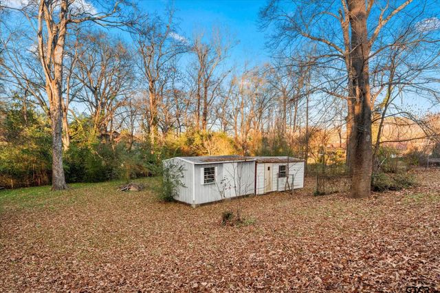 411 Redbud Ln, Mt Pleasant, TX 75455