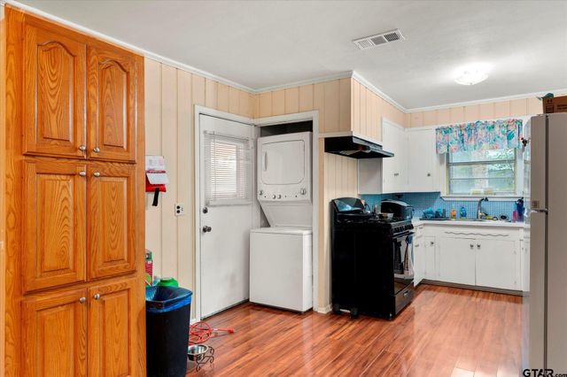 411 Redbud Ln, Mt Pleasant, TX 75455