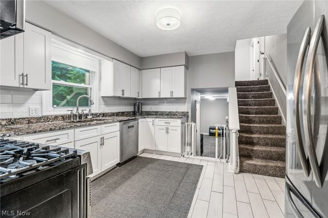 1884 Spring Valley Avenue NW, Canton, OH 44708