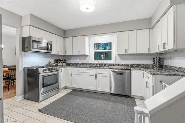 1884 Spring Valley Avenue NW, Canton, OH 44708