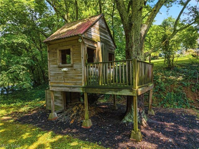 1884 Spring Valley Avenue NW, Canton, OH 44708