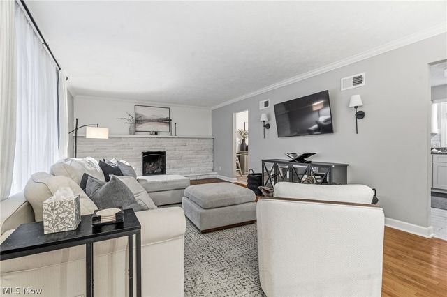 1884 Spring Valley Avenue NW, Canton, OH 44708