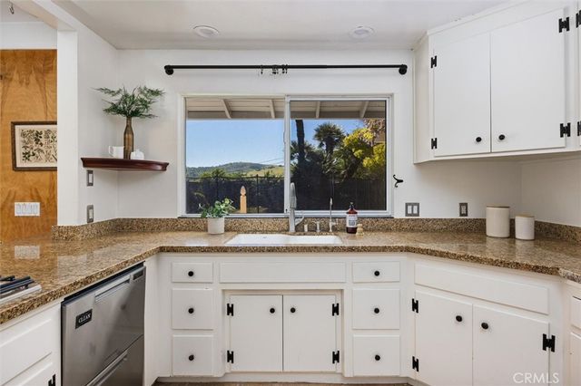 215 Hilltop, Paso Robles, CA 93446
