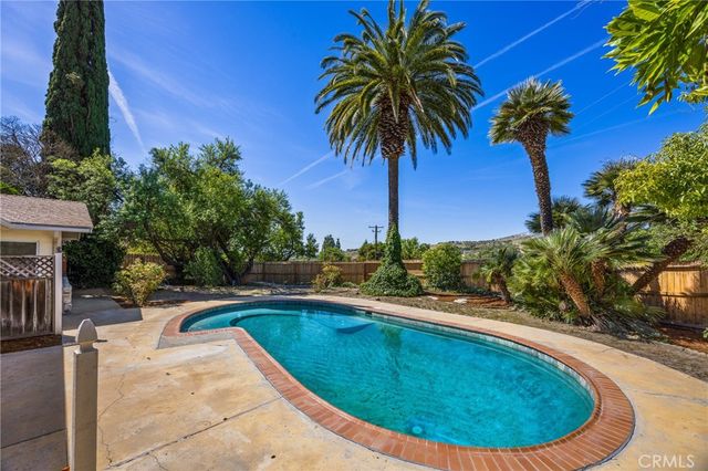 215 Hilltop, Paso Robles, CA 93446
