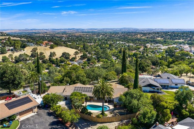 215 Hilltop, Paso Robles, CA 93446