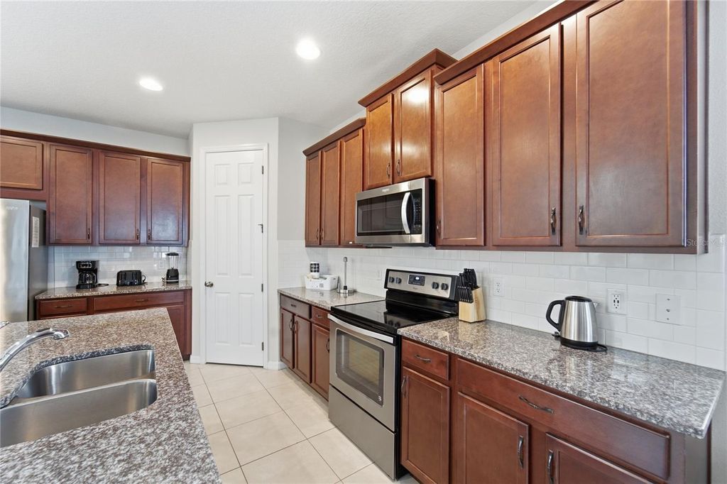 Image 11 of property listing at 9013 EGRET MILLS TERRACE, Kissimmee, FL 34747