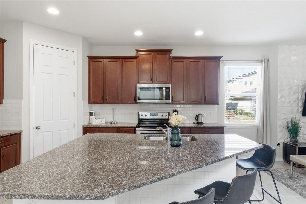 Image 10 of property listing at 9013 EGRET MILLS TERRACE, Kissimmee, FL 34747