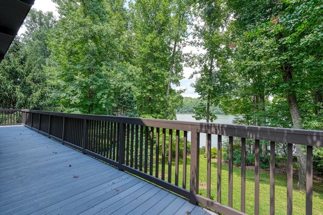 337 Hillcove Point, Wellford, SC 29385