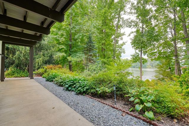 337 Hillcove Point, Wellford, SC 29385