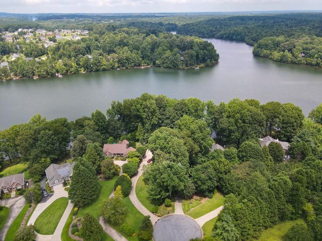 337 Hillcove Point, Wellford, SC 29385
