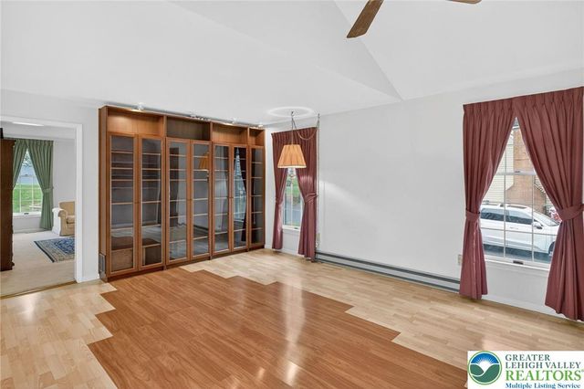 5524 Willow Way, Upper Macungie Twp, PA 18069