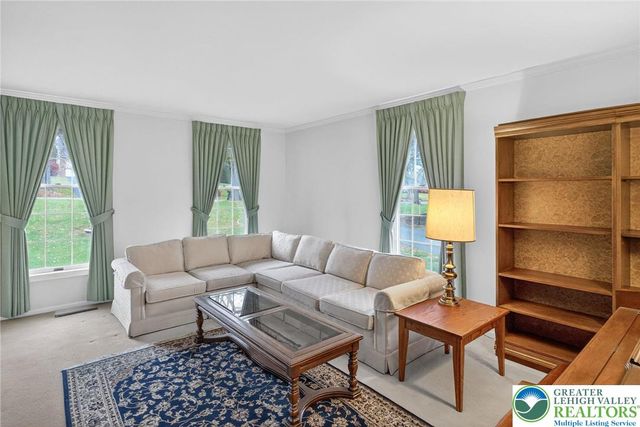 5524 Willow Way, Upper Macungie Twp, PA 18069