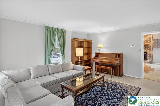 5524 Willow Way, Upper Macungie Twp, PA 18069