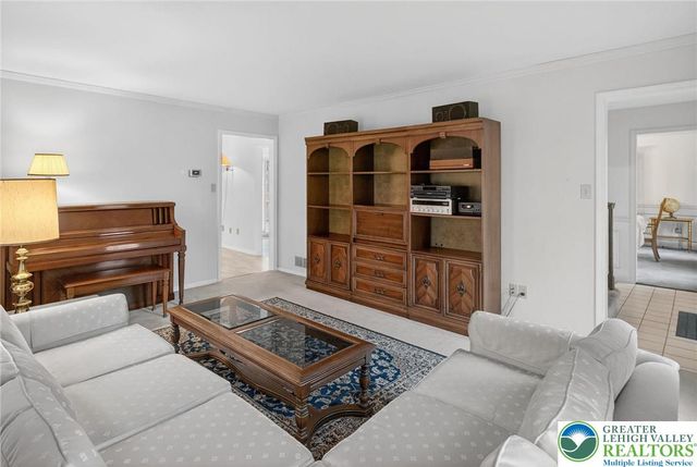 5524 Willow Way, Upper Macungie Twp, PA 18069