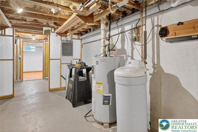 5524 Willow Way, Upper Macungie Twp, PA 18069