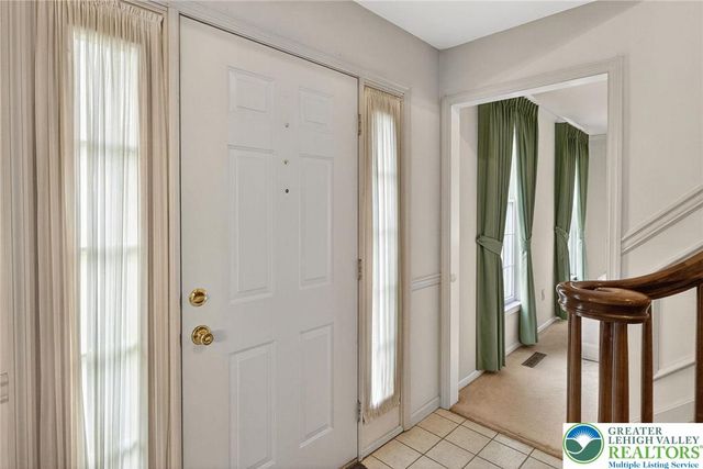 5524 Willow Way, Upper Macungie Twp, PA 18069