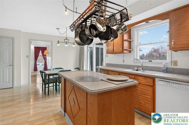 5524 Willow Way, Upper Macungie Twp, PA 18069