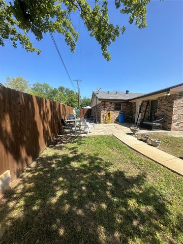 7700 Briarwood Drive, North Richland Hills, TX 76182