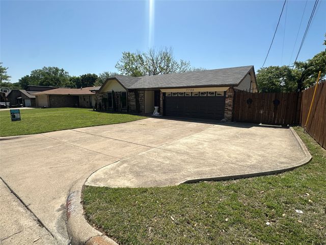 7700 Briarwood Drive, North Richland Hills, TX 76182