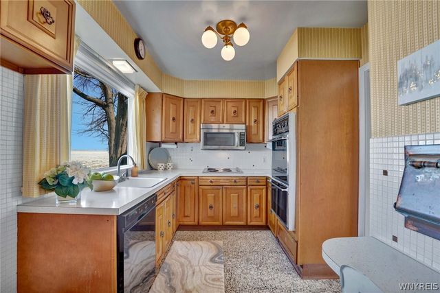 4998 Lake Shore Road, Hamburg, NY 14075