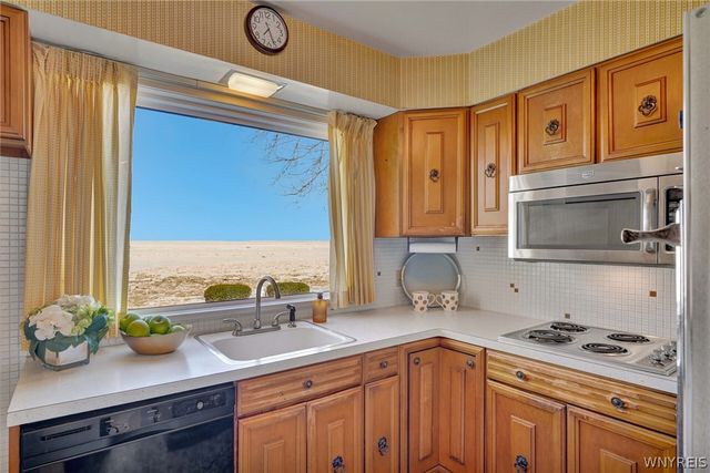 4998 Lake Shore Road, Hamburg, NY 14075