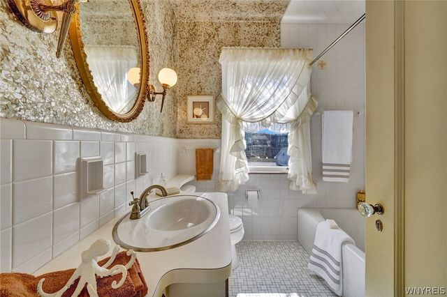 4998 Lake Shore Road, Hamburg, NY 14075