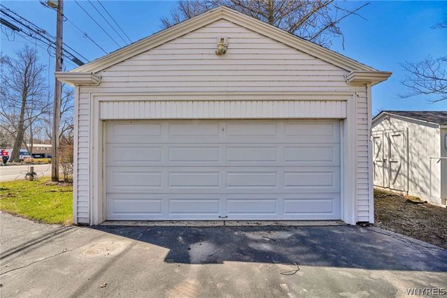 4998 Lake Shore Road, Hamburg, NY 14075