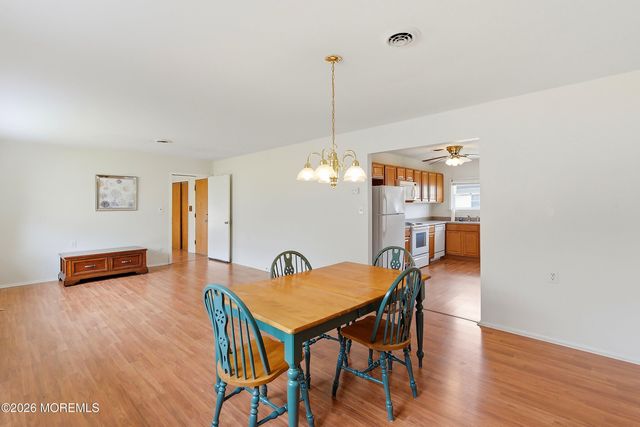 39 Corinth Place, Toms River, NJ 08755