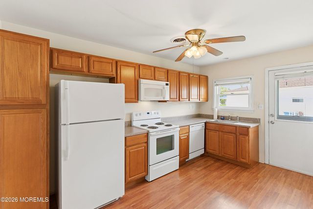39 Corinth Place, Toms River, NJ 08755