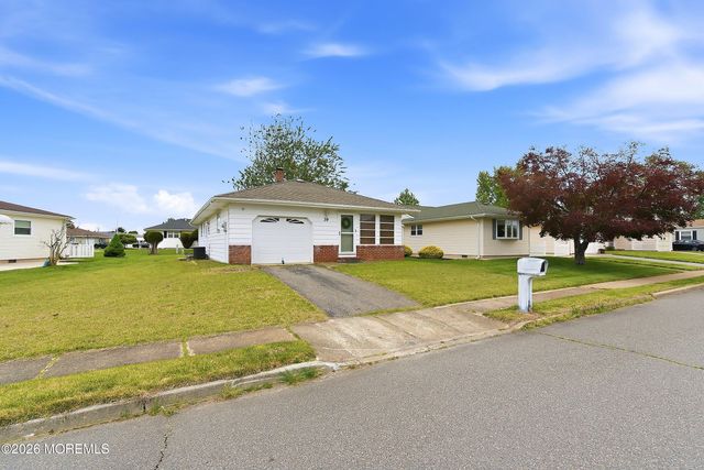 39 Corinth Place, Toms River, NJ 08755