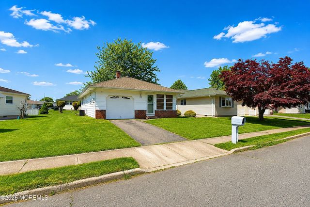 39 Corinth Place, Toms River, NJ 08755