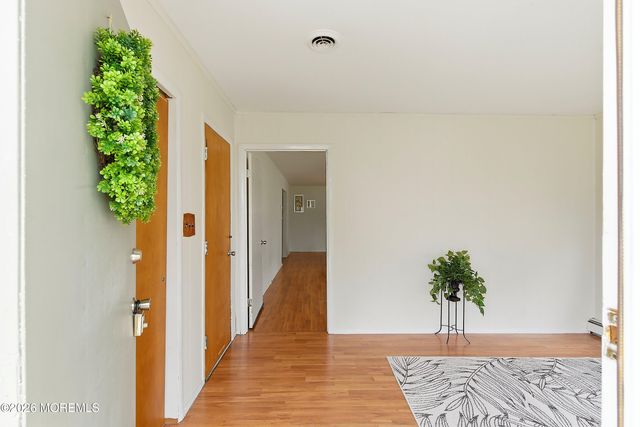 39 Corinth Place, Toms River, NJ 08755