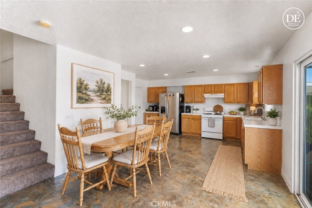 Image 8 of property listing at 16029 White Mountain, Victorville, CA 92394