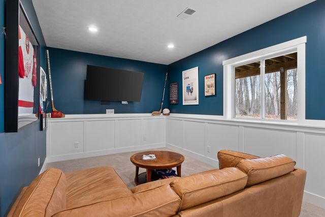 9326 Trafalgar Drive SE, Alto, MI 49302