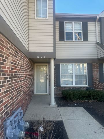 1942 Heron Avenue B, Schaumburg, IL 60193