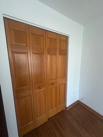 1942 Heron Avenue B, Schaumburg, IL 60193