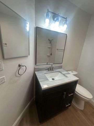 1942 Heron Avenue B, Schaumburg, IL 60193