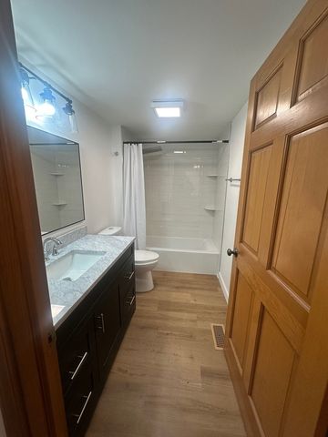 1942 Heron Avenue B, Schaumburg, IL 60193