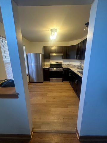 1942 Heron Avenue B, Schaumburg, IL 60193