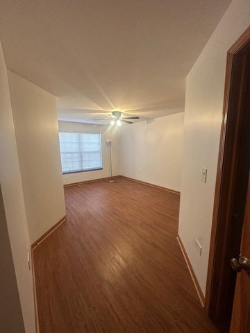 1942 Heron Avenue B, Schaumburg, IL 60193