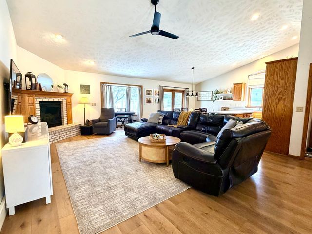 867 Briarwood Drive, Worthington, MN 56187