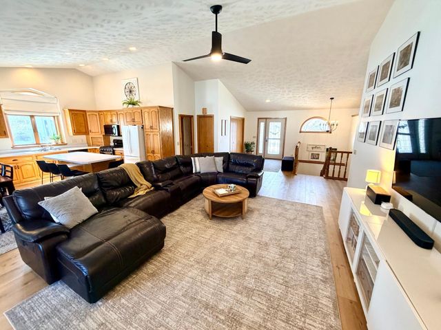 867 Briarwood Drive, Worthington, MN 56187