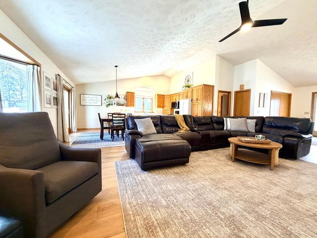 867 Briarwood Drive, Worthington, MN 56187