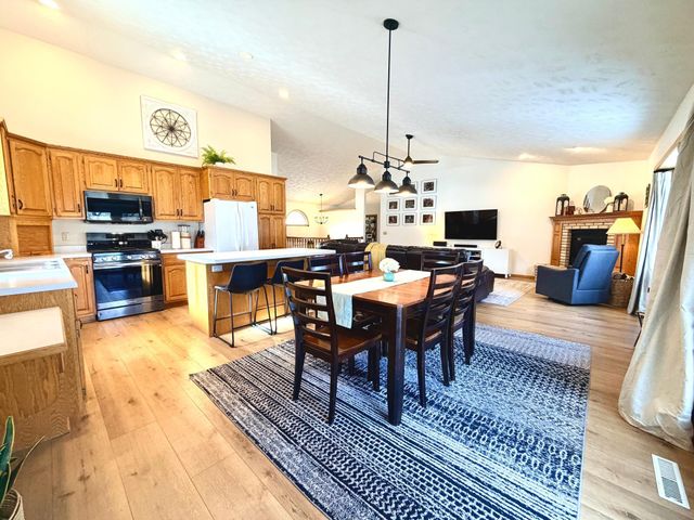 867 Briarwood Drive, Worthington, MN 56187