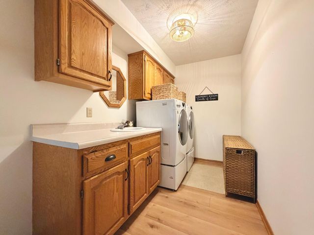 867 Briarwood Drive, Worthington, MN 56187