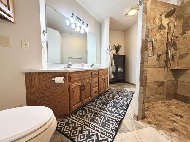 867 Briarwood Drive, Worthington, MN 56187