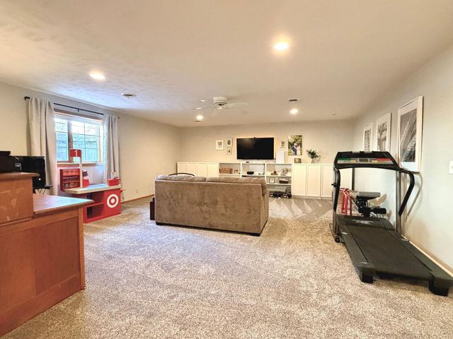 867 Briarwood Drive, Worthington, MN 56187