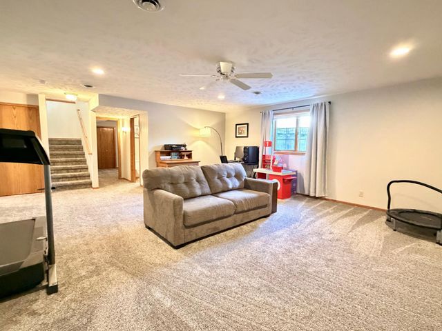 867 Briarwood Drive, Worthington, MN 56187