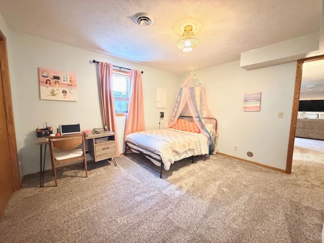 867 Briarwood Drive, Worthington, MN 56187